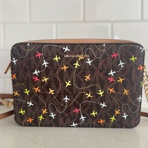 Michael Kors Jet Set Logo Airplanes LG EW Crossbody Brown *RARE* NWT